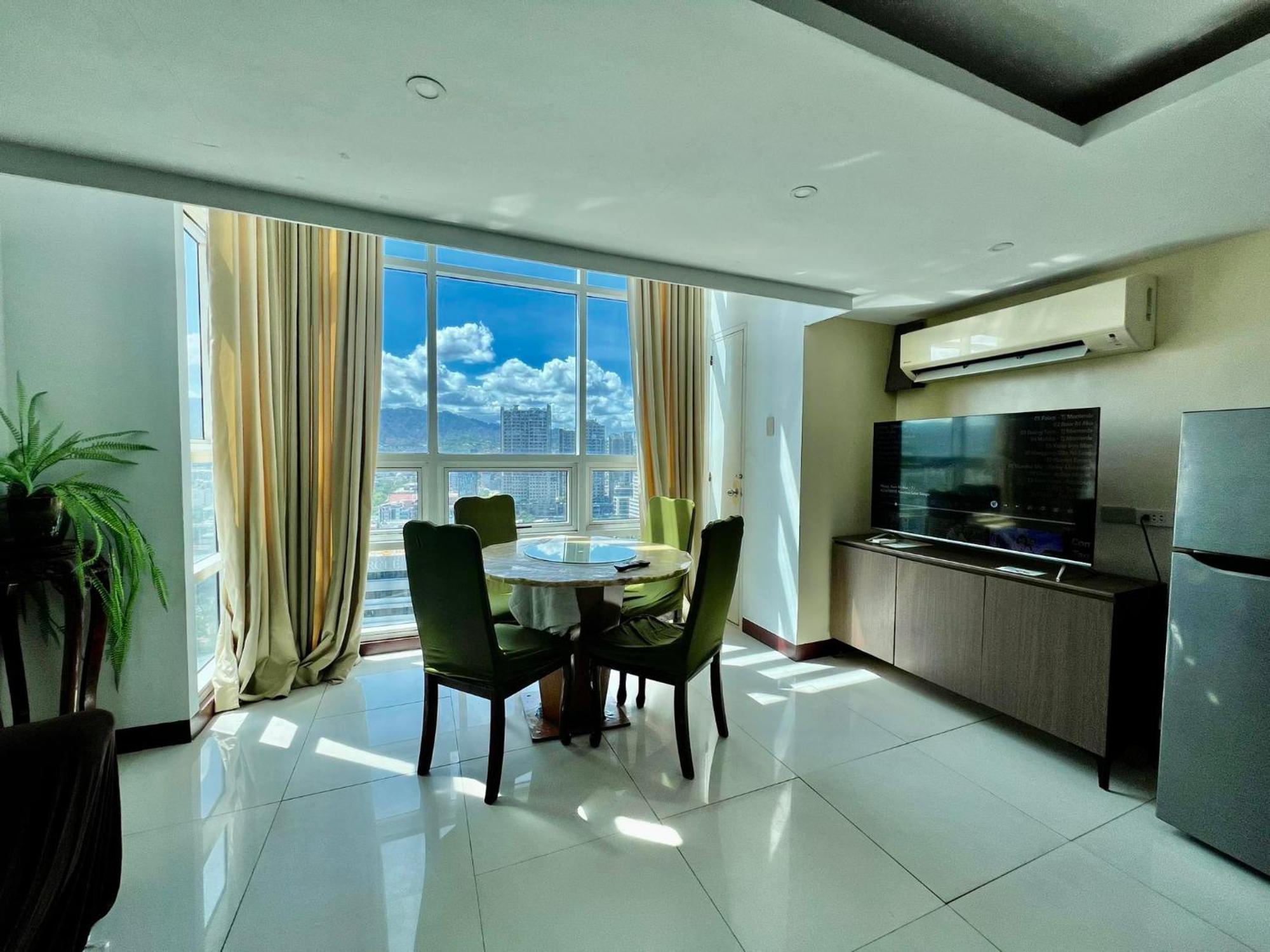 2 Bedroom Condo Unit With City And Mountain View Cebu Stadt Exterior foto